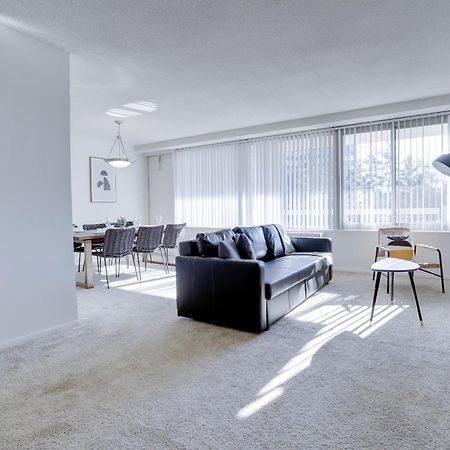 Spacious 2 Bedrooms Apt @Crystal City With Gym Арлингтон Экстерьер фото