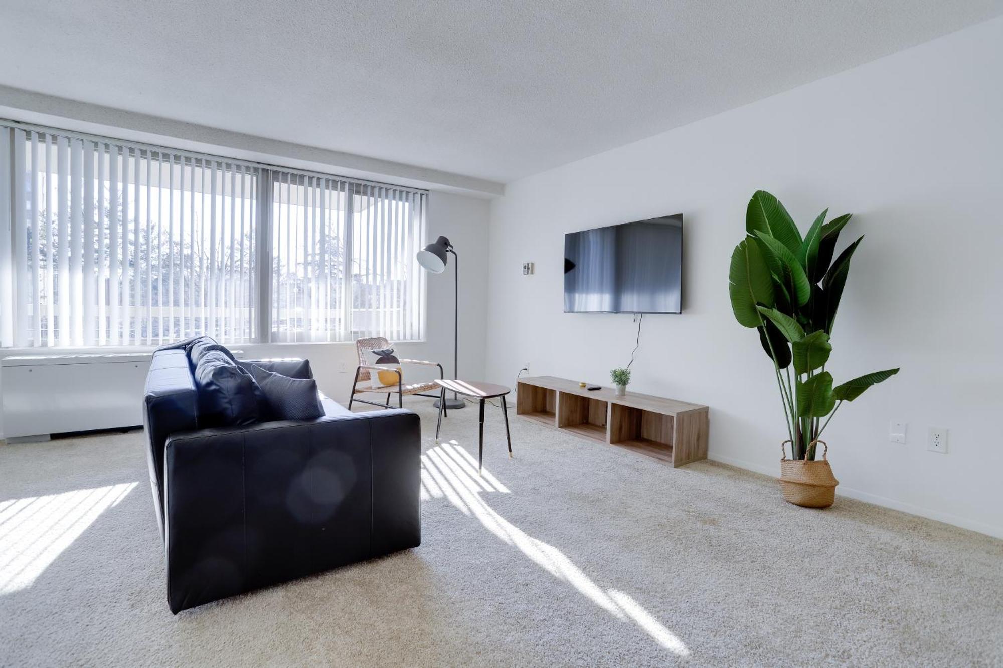 Spacious 2 Bedrooms Apt @Crystal City With Gym Арлингтон Экстерьер фото