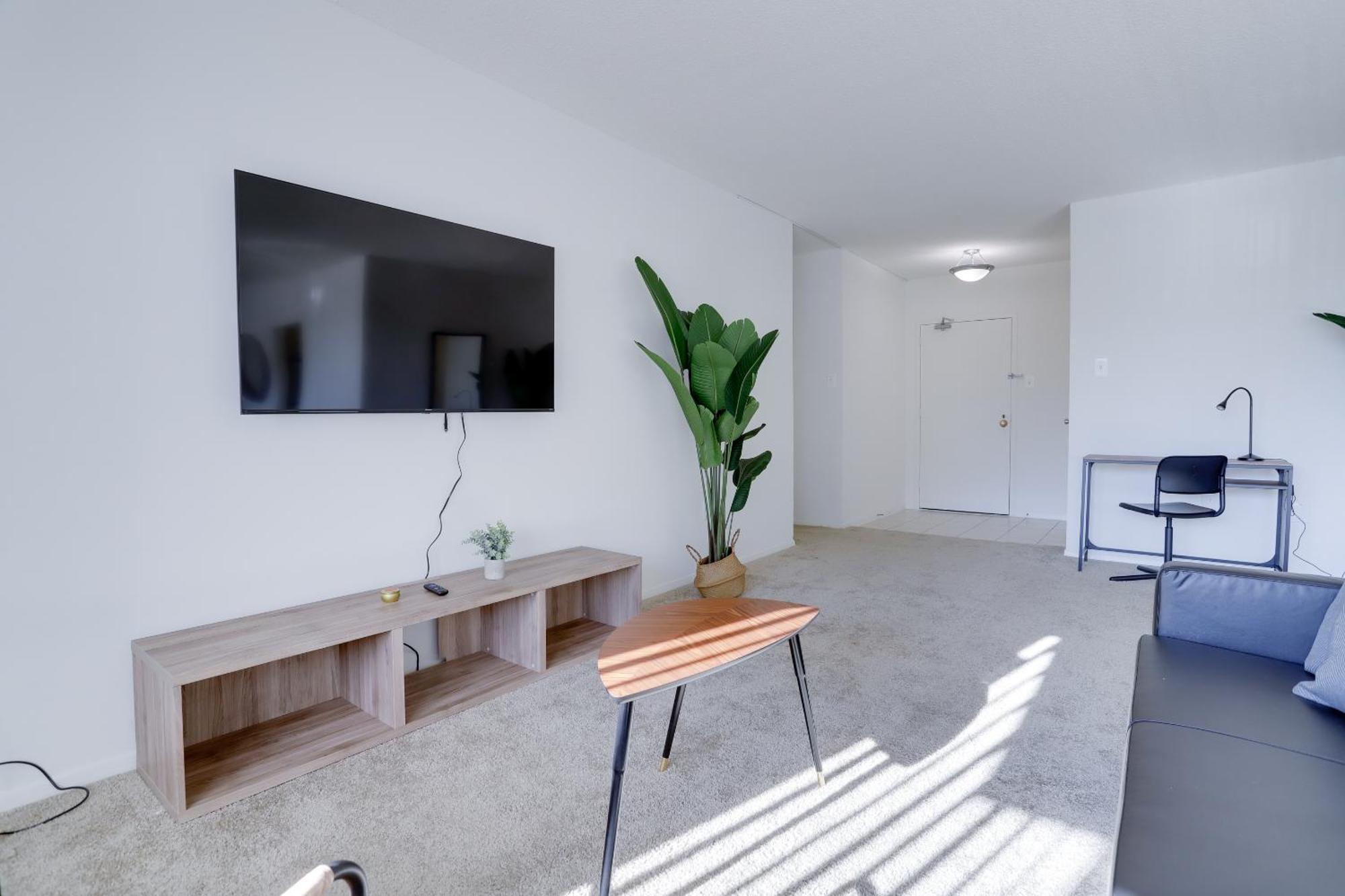 Spacious 2 Bedrooms Apt @Crystal City With Gym Арлингтон Экстерьер фото