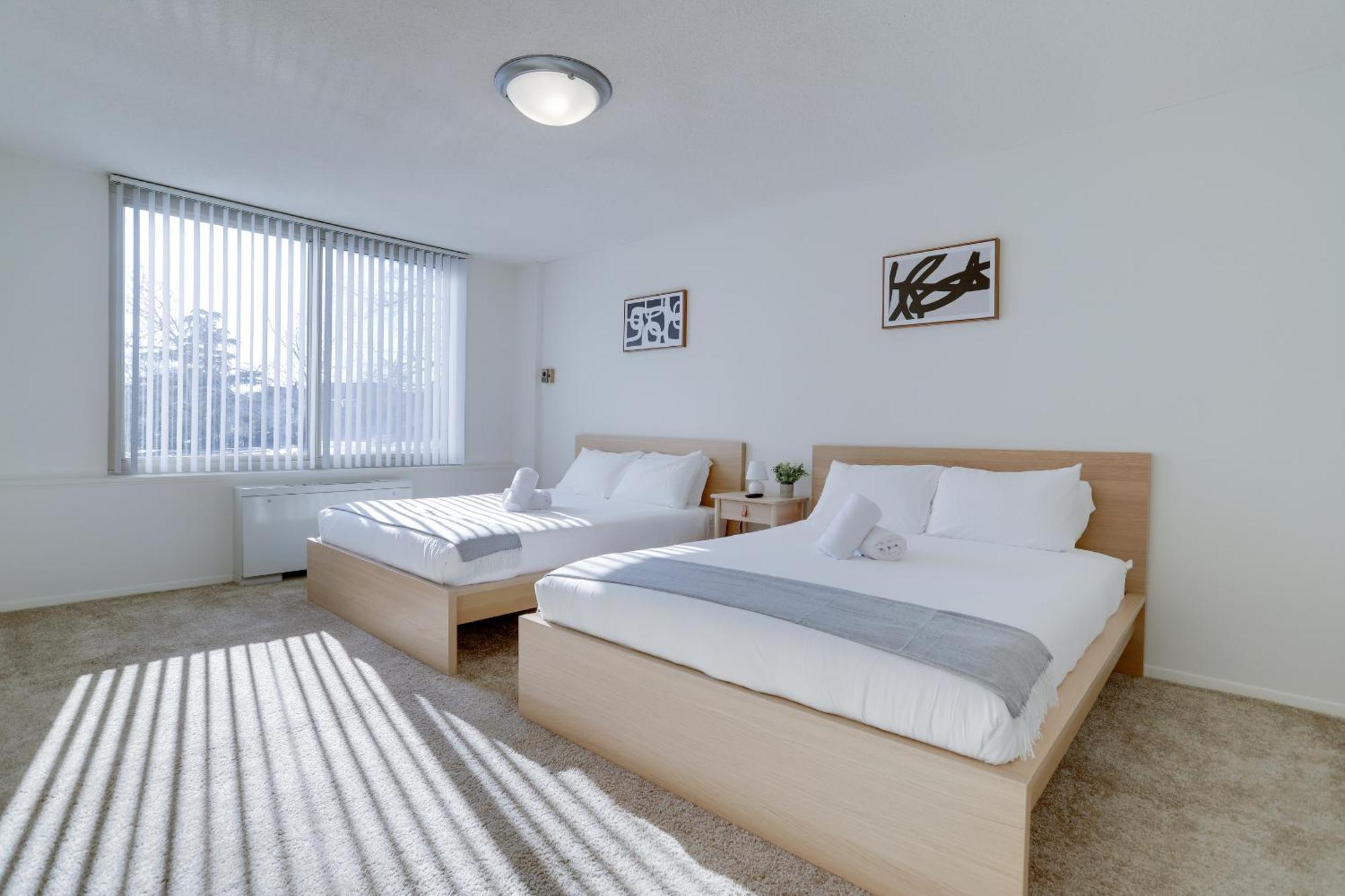 Spacious 2 Bedrooms Apt @Crystal City With Gym Арлингтон Экстерьер фото