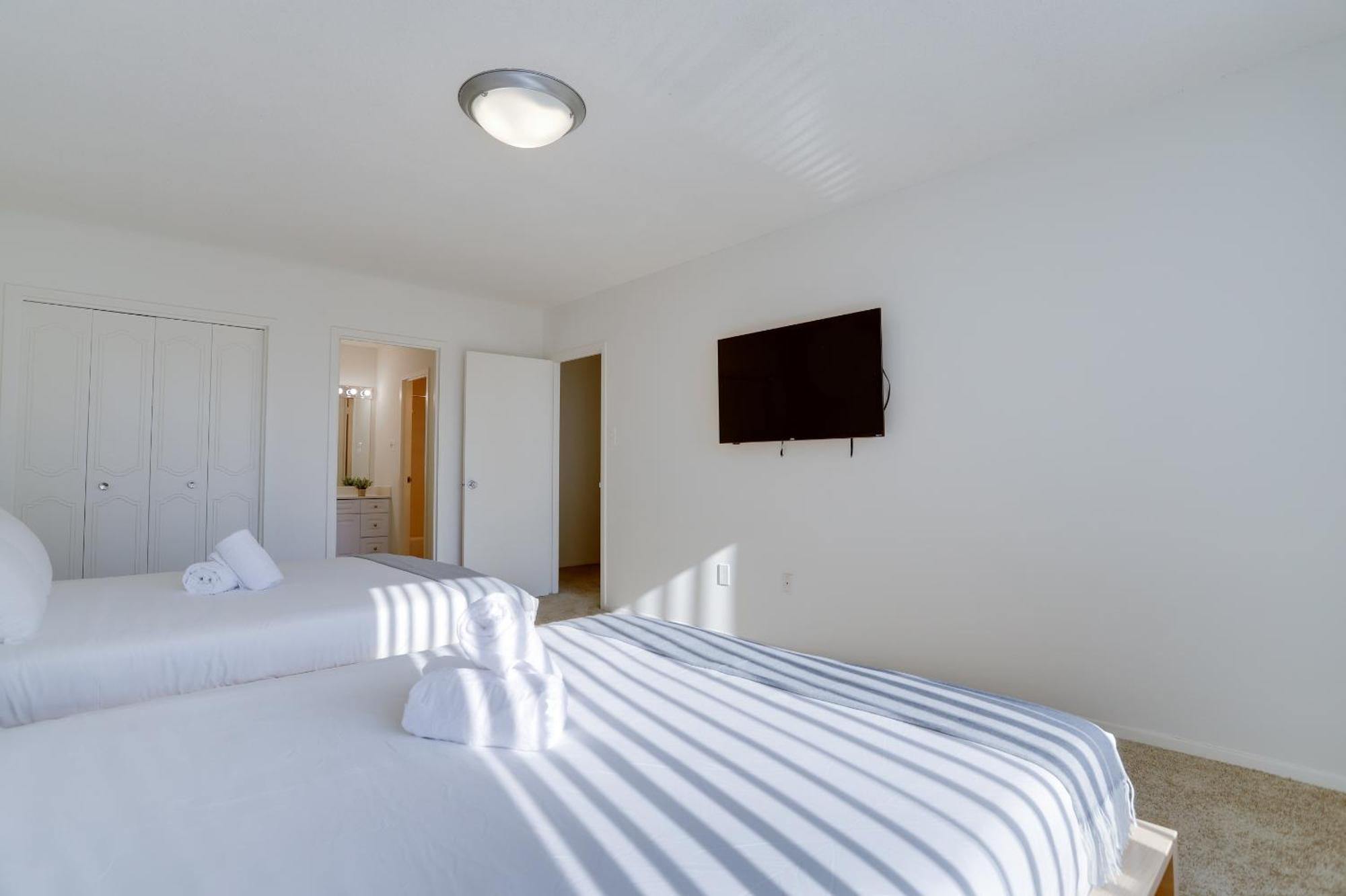 Spacious 2 Bedrooms Apt @Crystal City With Gym Арлингтон Экстерьер фото