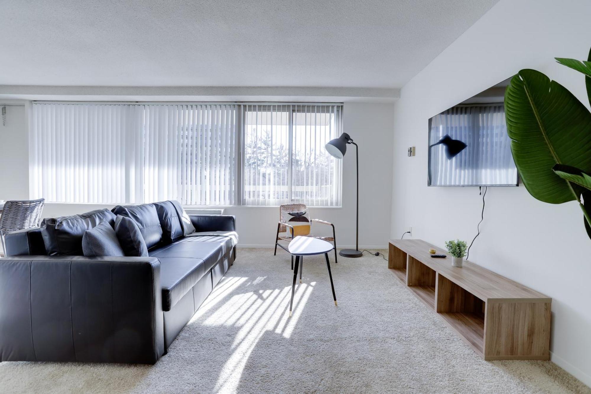Spacious 2 Bedrooms Apt @Crystal City With Gym Арлингтон Экстерьер фото