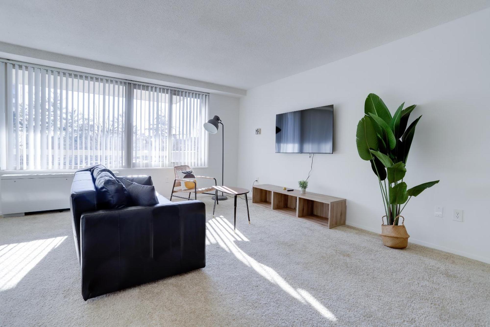 Spacious 2 Bedrooms Apt @Crystal City With Gym Арлингтон Экстерьер фото