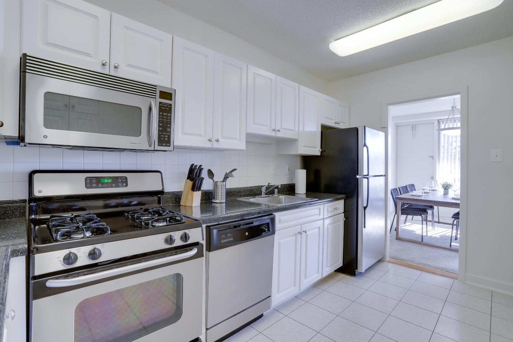 Spacious 2 Bedrooms Apt @Crystal City With Gym Арлингтон Экстерьер фото