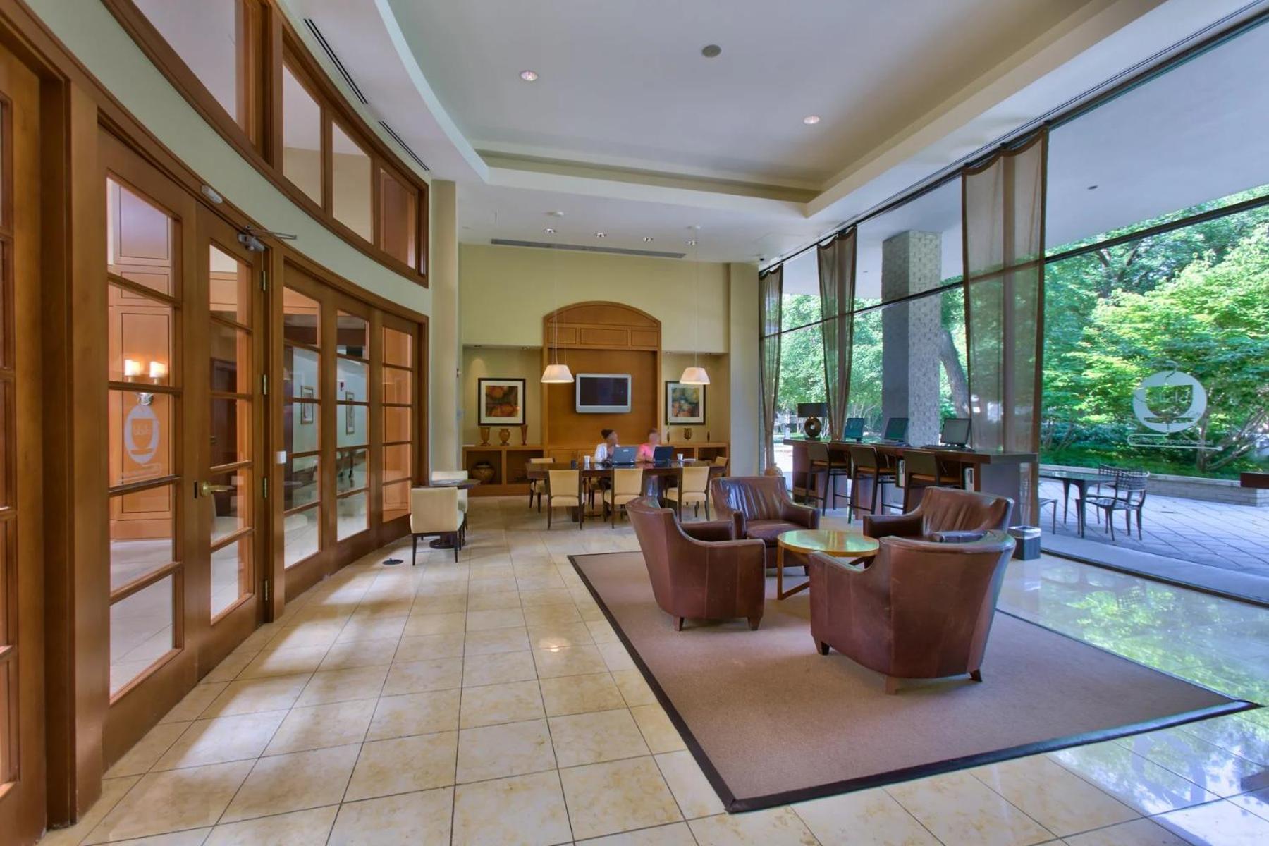 Spacious 2 Bedrooms Apt @Crystal City With Gym Арлингтон Экстерьер фото